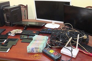 被扣留的涉賭物證。（圖源：越快訊）