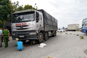 警方勘查現場，調查事故原因。（圖源：B. Thăng）