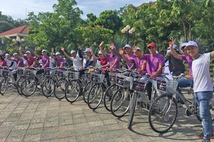 會安市人委會昨(2)日上午舉辦世界自行車日(六‧三)和世界環境日(六‧五)響應儀式。（圖源：玉福）