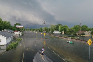 美國當地時間6月1日，密蘇里州境內的密蘇里河和密西西比河出現漫堤，阿州部分鄉村地區的居民被要求疏散。（圖源：Getty Images）