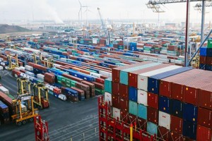 比利時安特衛普港集裝箱碼頭。（圖源：新華社）