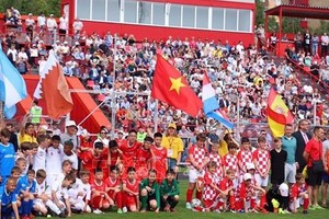 各少年足球隊合影。（圖源：互聯網）