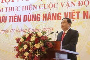 越南祖國陣線中央委員會主席陳清敏在會上發言。（圖源：維豐）