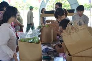 鼓勵使用紙質購物袋等環保包裝品，加強培養市民的環保意識。（示意圖源：互聯網）