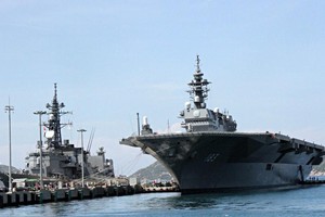 日本兩艘護衛艦在金蘭國際港口靠岸停泊。（圖源：阮鐘）
