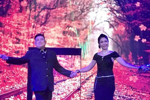 蔡榮與青霞演唱一瞥。