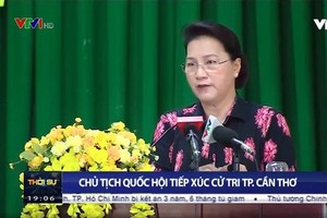 國會主席阮氏金銀在芹苴市丐冷郡巴浪坊選民接觸會上發言。（圖源：VTV視頻截圖）