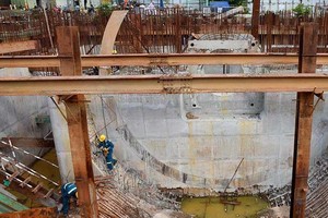 10萬億元治水項目所屬第一郡濱藝擋潮閘工程正在施工中。