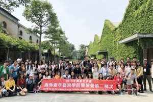 參加學習體驗營的學生合影。