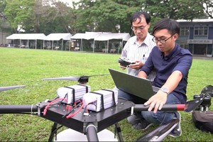 圖為市百科大學研究小組研發的殺蟲劑噴射飛機。（圖源：NT）