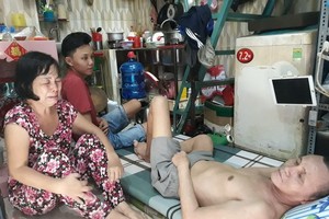 黎家３口均患病在身。