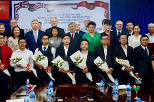 與會代表合影留念。（圖源：市黨部新聞網）