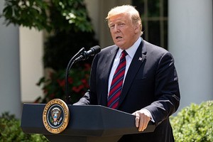 美國總統特朗普表示，下週起將開始大規模驅逐非法移民出境。（圖源：SIPA）