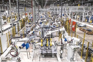 VinFast汽車廠設有1200多台自動化機械人。 