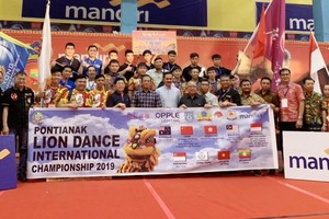 豪勇堂龍獅團師徒大合照。