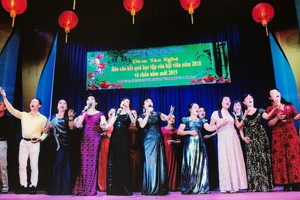 長青文藝俱樂部活動表演。