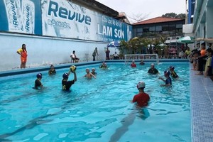 水球比賽一瞥。