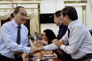 市委書記阮善仁與科學家交流。（圖源：自忠）