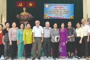 各級勵學會領導與各會館代表合影。