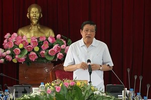 中央內政部長潘廷濯在會議上發表講話。（圖源：越通社）