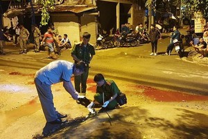 職能力量在案發現場進行勘查。（圖源：阮新）