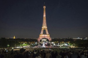 俄羅斯Mail.ru雲服務公司制定的排名顯示，法國埃菲爾鐵塔“力壓群芳”，排在全球最受歡迎拍照景點排行榜首位。（圖源：互聯網）