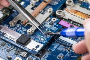 歐盟委員會當地時間18日宣佈對美國芯片巨頭高通公司處以2億4200萬歐元。（示意圖源：互聯網）