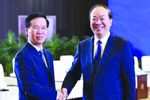 中央宣教部長武文賞與中共中央宣傳部長黃坤明會晤。