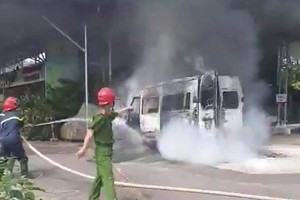 消防力量趕抵現場滅火。（圖源：互聯網）