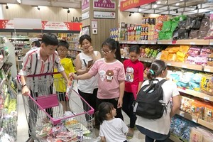 在Aeon連鎖超市購物。