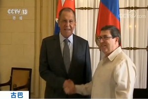 當地時間24日，正在古巴訪問的俄羅斯外長拉夫羅夫（左）同古巴外長羅德里格斯舉行會談。（圖源：CCTV視頻截圖）