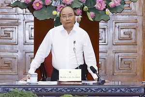 政府總理阮春福在會議上發表講話。（圖源：VGP）