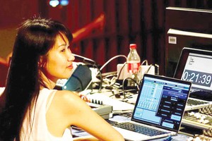 我國電子音樂界的著名年輕藝人梁惠貞。