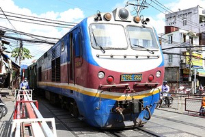 不少意見認為高鐵上列車時速200公里是合適。