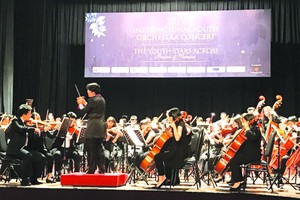 越台管弦樂團在市歌劇院演出。