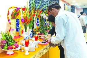 善信在草堂禪寺超度先人。