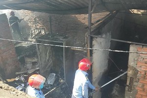 消防力量趕抵現場滅火。（圖源：VOV）