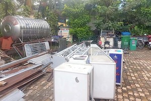 福門縣巴點鄉人委會辦事處前院 如廢料場般，民眾 已多次反映，但此 情況仍未見改善。