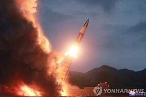 這是朝中社8月11日在官網上傳的“新武器”試射現場照。朝中社當天報導稱，國務委員會委員長10日在現場指導試射新武器。（圖源：韓聯社/朝中社）