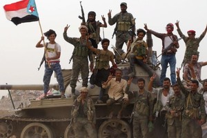 受到阿聯酋支持的過渡委員會部隊於10日晚上佔領了亞丁的臨時總統。（圖源：路透社）