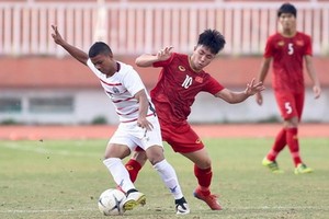 越南隊(紅衣)與柬埔寨隊比賽一瞥。