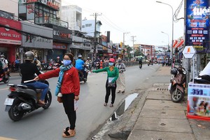 守德郡武文銀街上派發廣告傳單行徑。