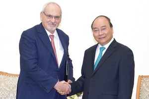 越老推動合作投資項目