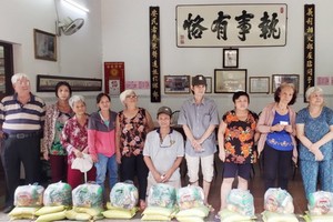 義安會館贈送 3000 份盂蘭節禮物