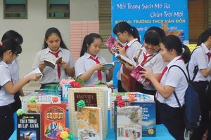 越南出版協會副主任黎黃：讓學生養成在學校的讀書習慣有助良好落實新普通教育計劃。（示意圖源：秋心）