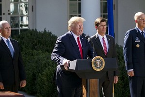 當地時間8月29日，美國華盛頓，美國總統特朗普表示，他取消了本週末對波蘭的訪問，因為颶風“多里安”即將襲擊佛羅里達州，副總統彭斯將代替他前往波蘭。（圖源：新華社）