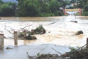 河靖省香溪縣路被水淹。（圖源：維專）