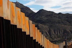 美國防部挪 36 億美元修建邊境牆