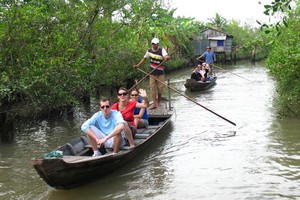 外國遊客參觀九龍江平原。（圖源：互聯網）