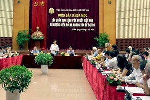 “越南人埋葬習俗──改變趨勢與存在問題”的科學論壇現場一瞥。